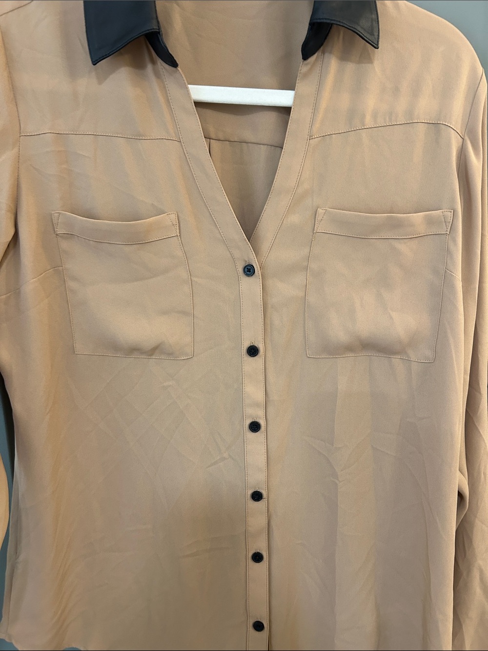 Express Two-Tone Tan Button-Down Blouse with Black Collar size medium new - Picture 5 of 5